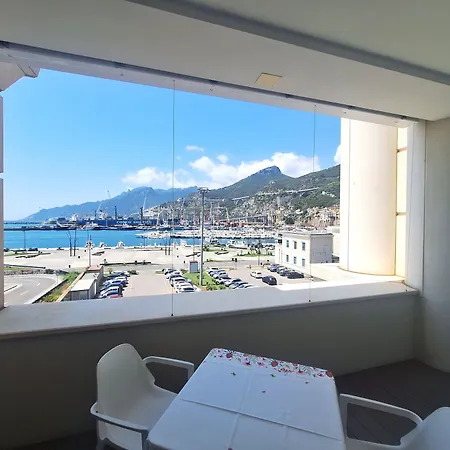 Crescent Star Semesterbostad Salerno