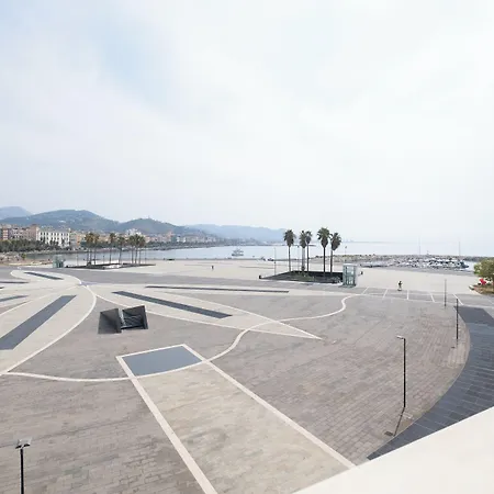 Crescent Star Semesterbostad Salerno