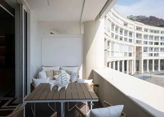 Crescent Star Tatil Evi